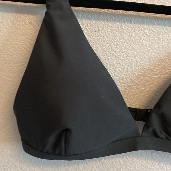 NWT- Volcom SIMPLY SEAMLESS HALTER BIKINI TOP - BLACK- Size large - Picture 8 of 12